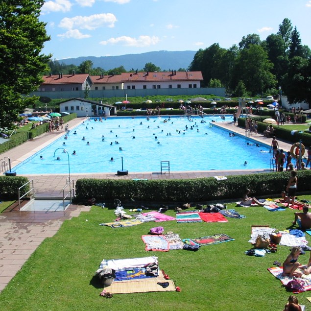 Warmbad im Sommer, © Förderverein Warmbad Miesbach e.V.