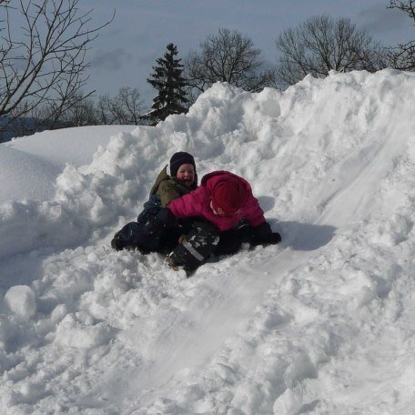 Schneebergrutschen vor dem Haus, © im-web.de/ Kultur- und Tourismusamt Miesbach