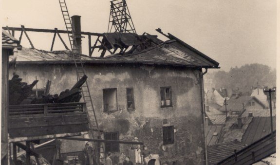 Der Gasthof Kreiderer nach der Brandstiftung, 1953 , © Heimatmuseum Miesbach